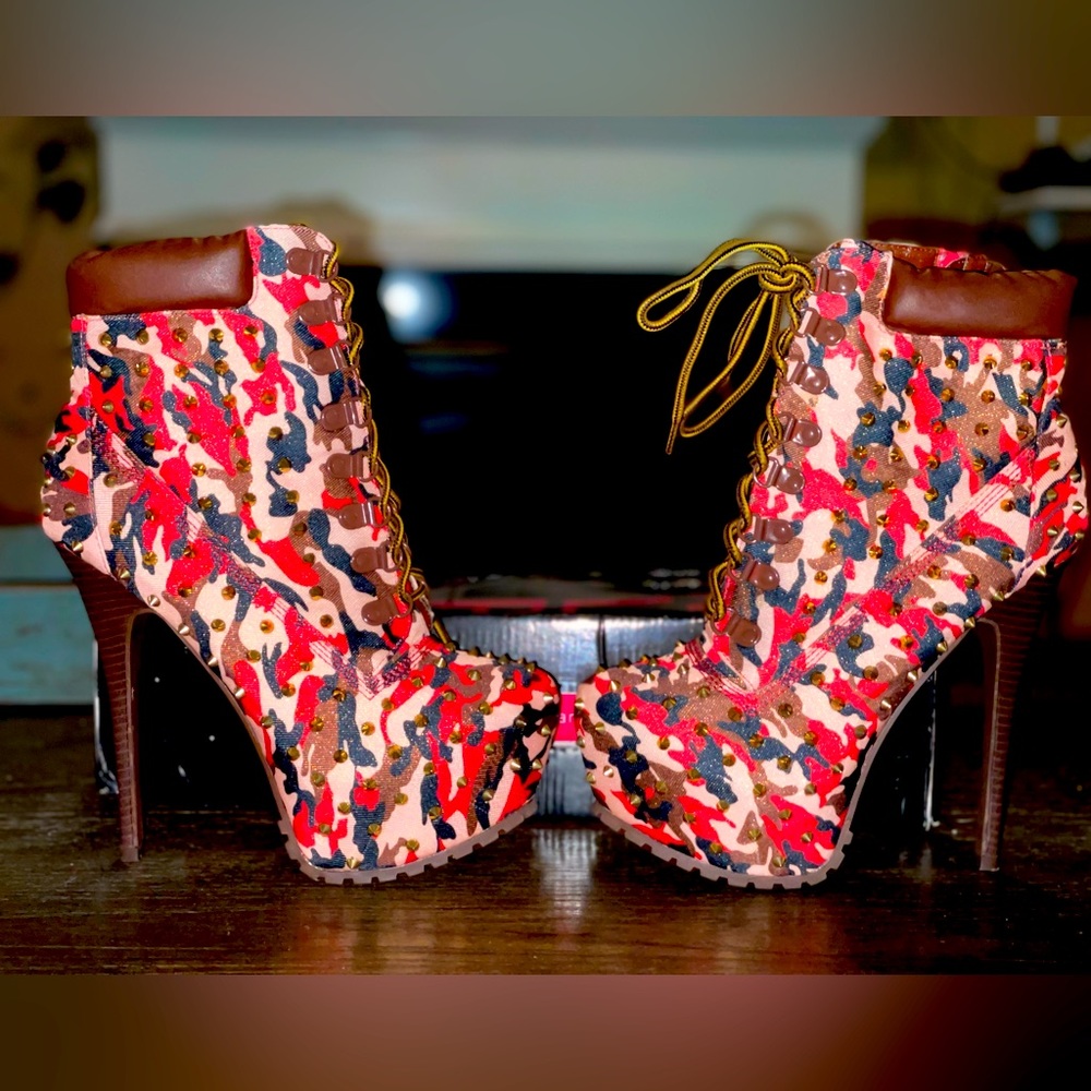 NEW - Pink Camo Timberland Style High Heel Boot